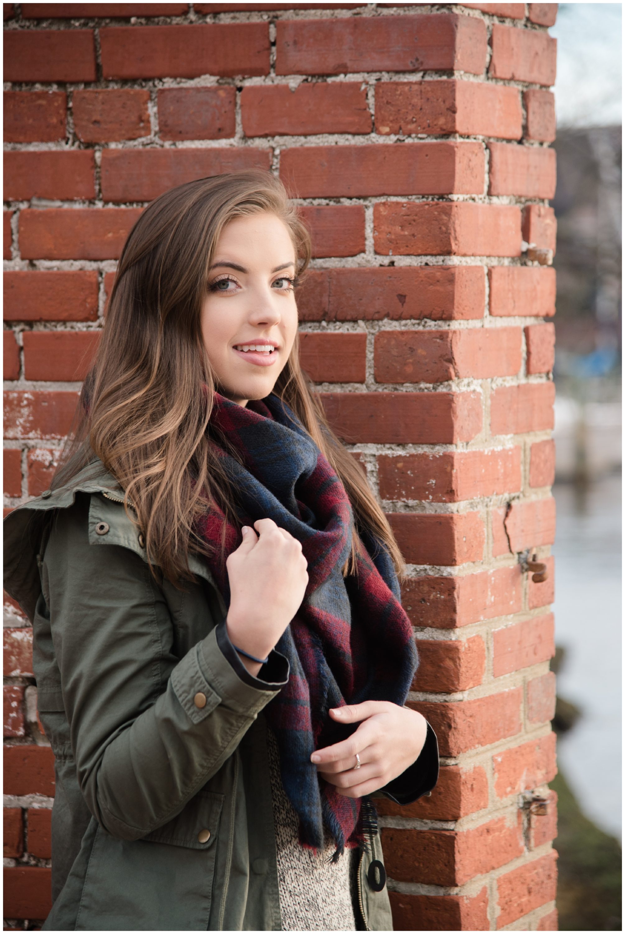 daniel-jackson-studios-amanda-norfolk-virginia-senior-photographer-photography-winter-coffee-scarf-scarves-jackets-fasion-15-1.jpg