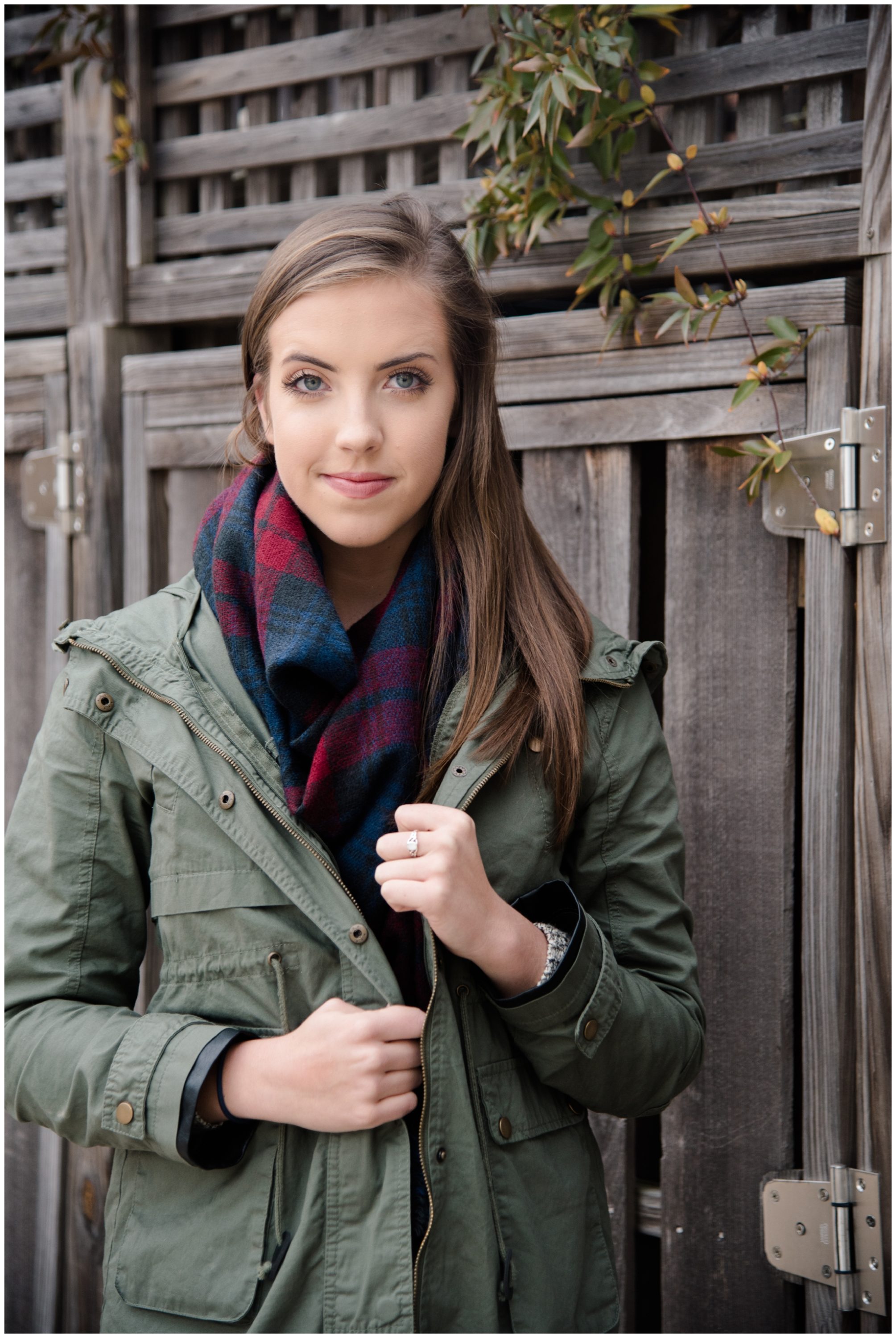 daniel-jackson-studios-amanda-norfolk-virginia-senior-photographer-photography-winter-coffee-scarf-scarves-jackets-fasion-29.jpg