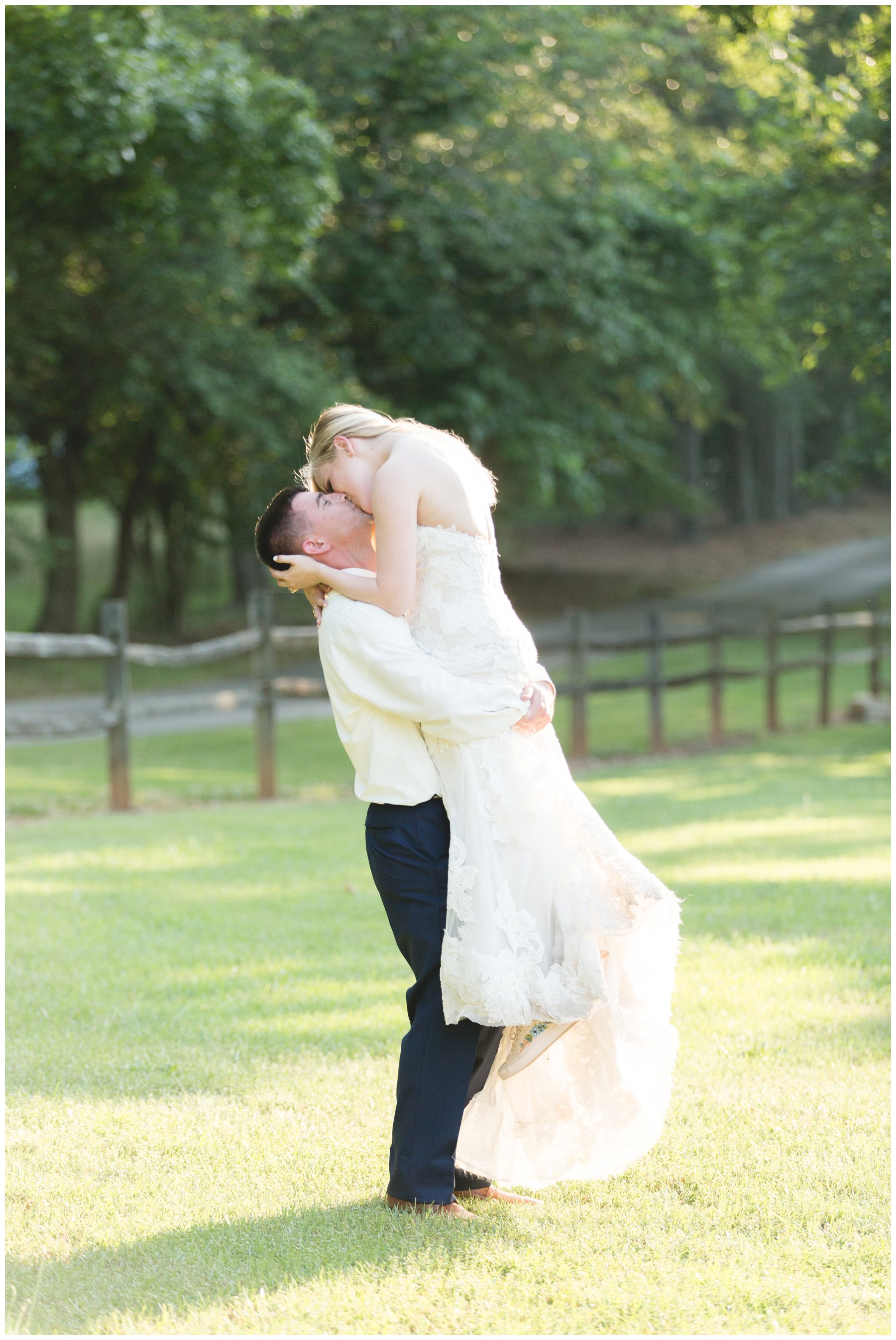 daniel-jackson-studios-virginia-alabama-wedding-engagement-photography-photographer-oak-manor-barn-newnan-georgia-atlanta-summer-spring-outdoor-military-marine-0138-May_blogstomp.jpg