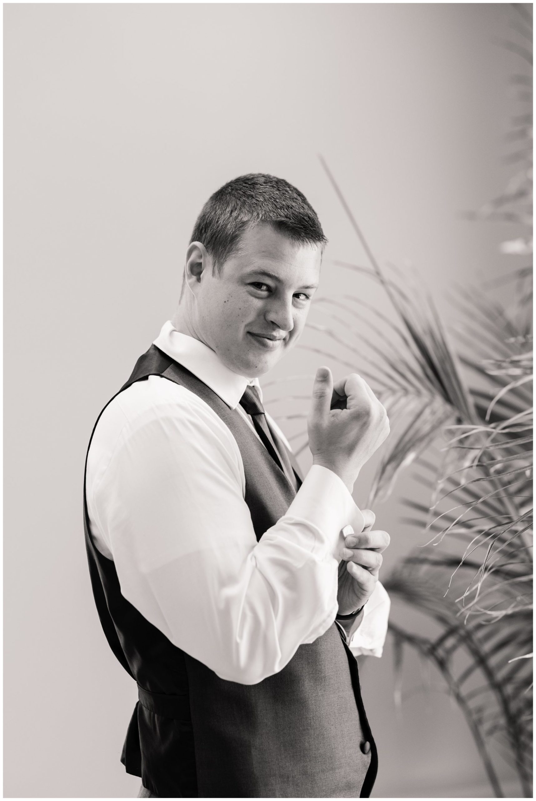 Daniel Jackson Studios - 201107JB1_8397-daniel-jackson-studios-wedding-engagement-photography-chesapeake_blogstomp.jpg